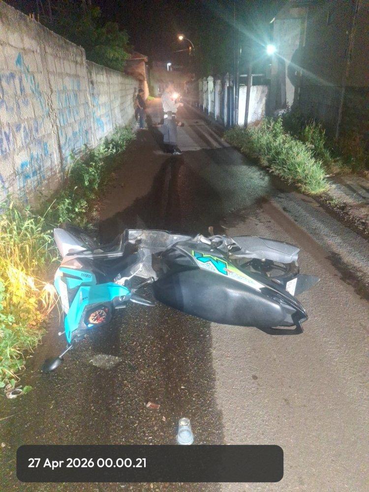 MOTOR-KORBAN-Seorang-korban-kecelakaan-lalu-lintas-laka-tunggal-berhasil-dievakuasi.jpg