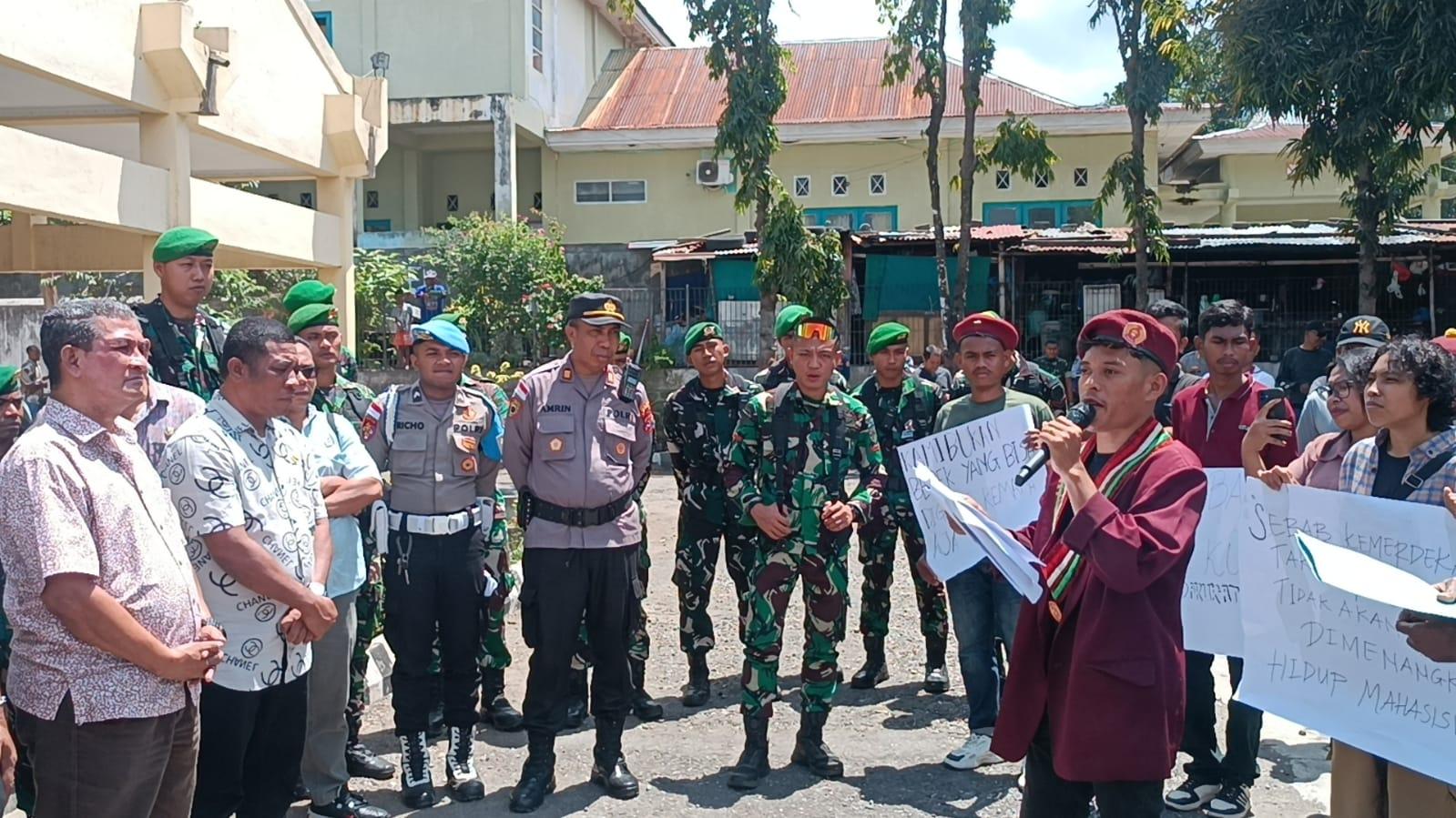 Mahasiswa-demo-di-Maumere-sikka.jpg