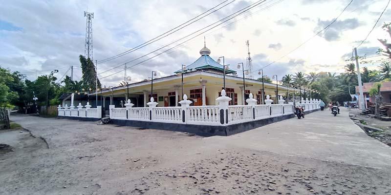 Masjid-Ar-Rahman-Waipare-di-Desa-Watumilok-Kecamatan-Kangae-Kabupaten-Sikka.jpg
