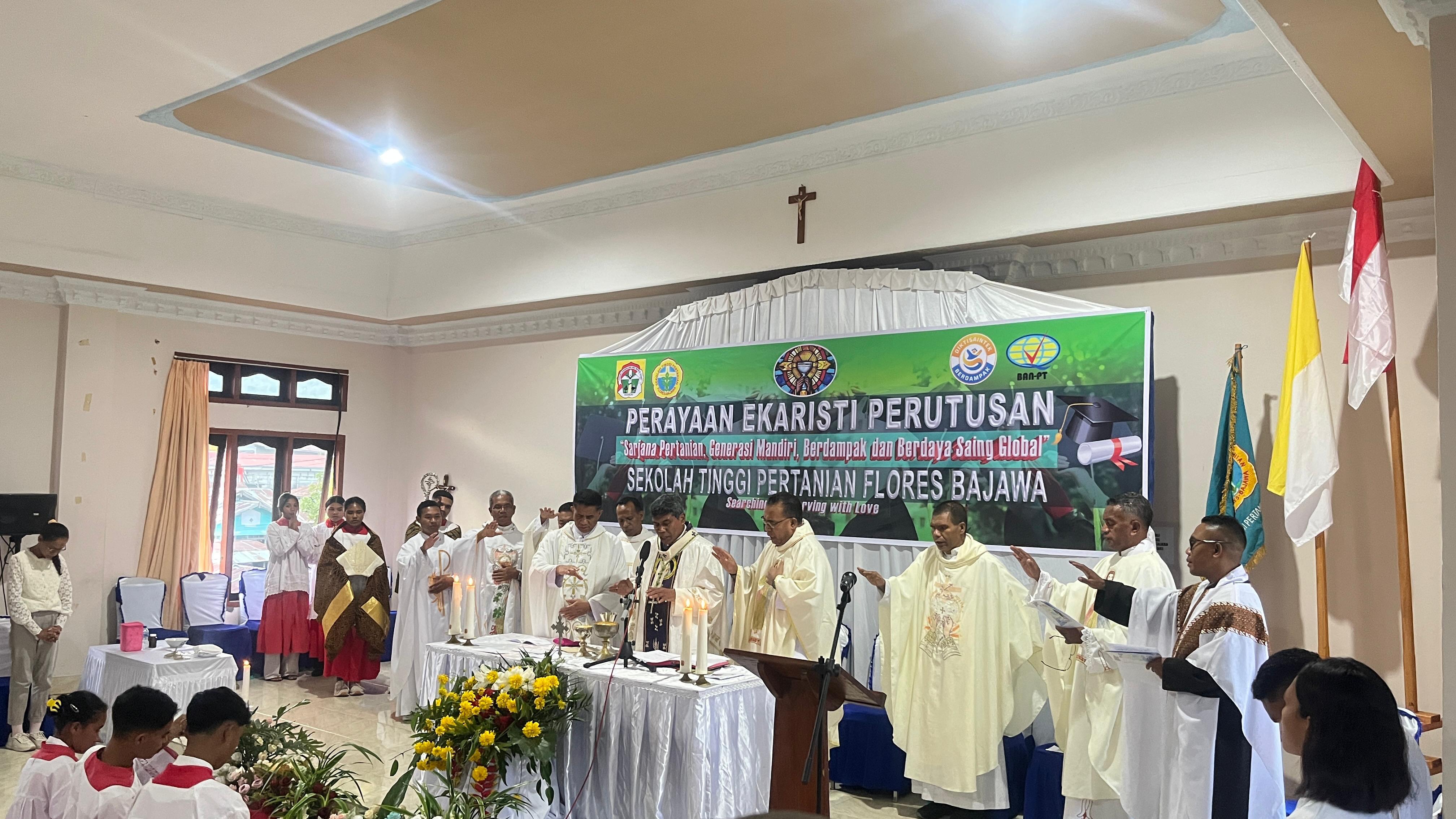 Ketua STIPER Flores Bajawa : 41 Wisudawan di Bajawa, 9 Ikut Wisuda Secara Online dari Israel