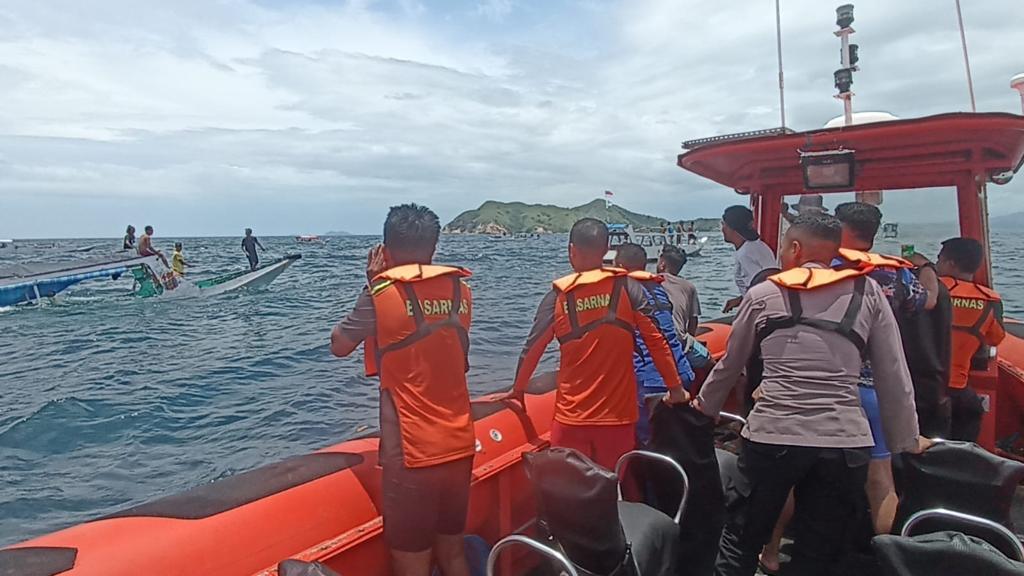 Operasi-SAR-gabungan-menyelamatkan-empat-penumpang-kapal-di-Labuan-Bajo.jpg