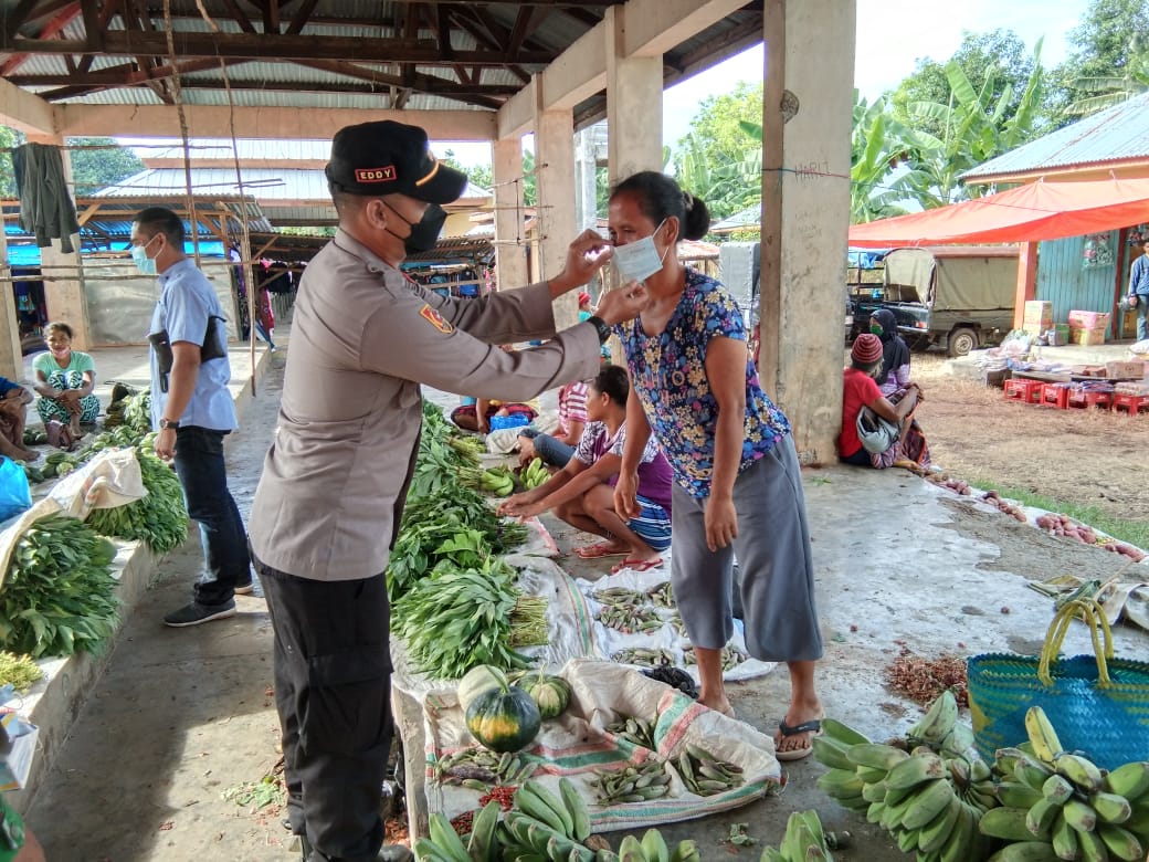 Cegah Covid Varian Omicron, Kapolsek Satar Mese Pimpin Operasi Penggunaan Masker