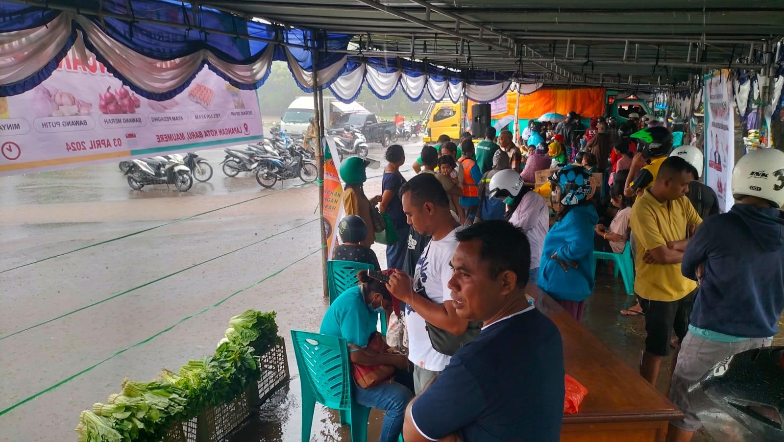 PASAR-MURAH-Warga-Kabupaten-Sikka-saat-Gerakan-Pangan-Murah.jpg