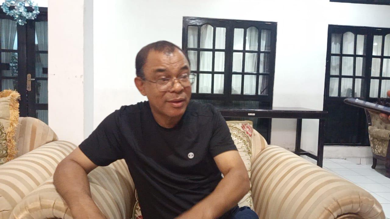 PENGUMUMAN-Bupati-Ende-Yosef-Badeoda-memberikan-keterangan-di-Rujab-Bupati-Ende.jpg