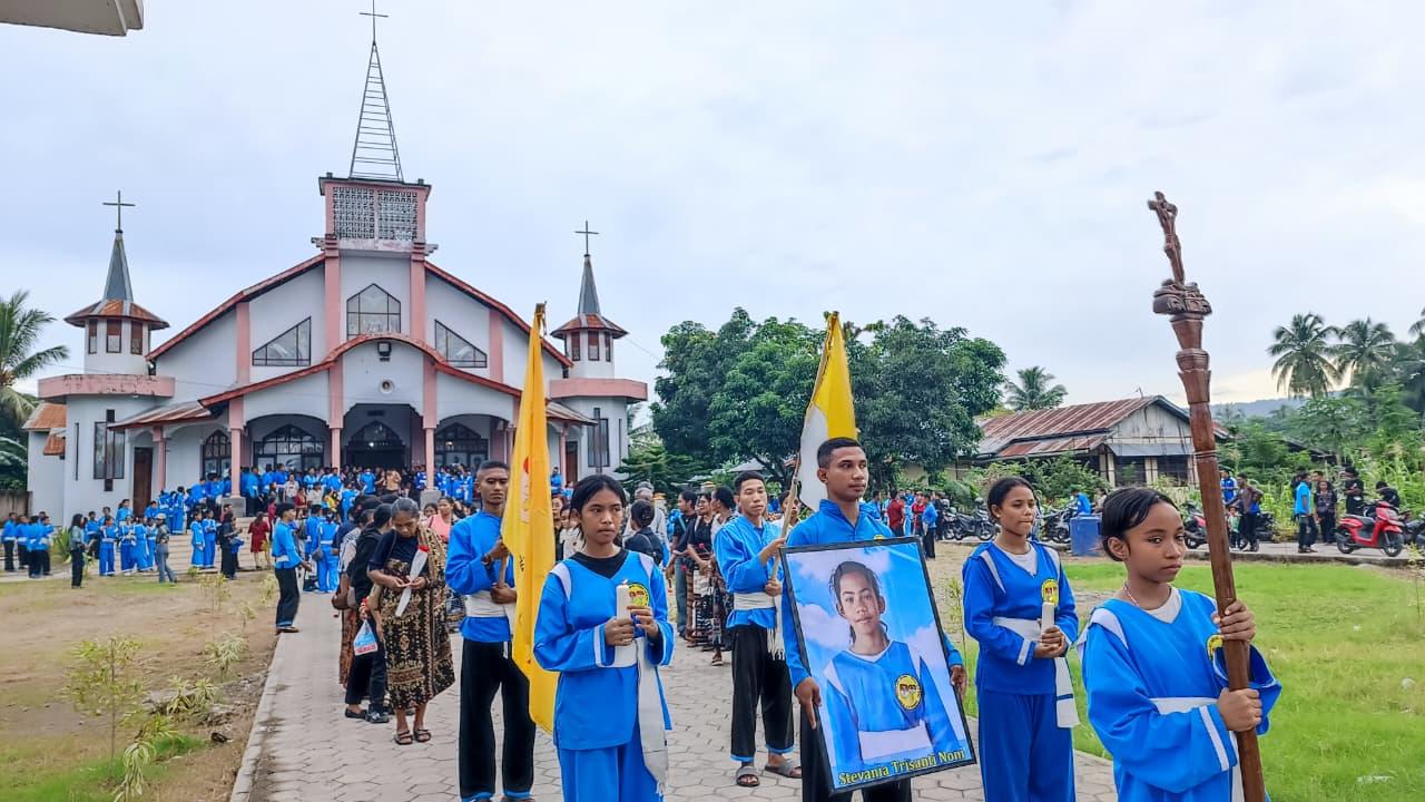 PERARAKAN-Anggota-THS-THM-saat-melaksanakan-perarakan-dari-Gereja-Paroki-Misir.jpg