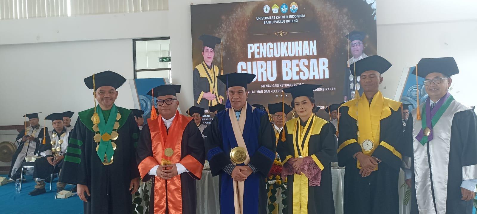 BREAKING NEWS: Kepala LLDIKTI Wilayah XV Kukuhkan 2 Guru Besar Unika St Paulus Ruteng