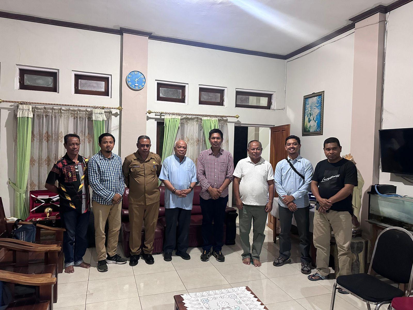 POSE-BERSAMA-Tim-PLN-saat-bersua-Uskup-Larantuka-di-Lembata-NTT-Oktober-2024.jpg