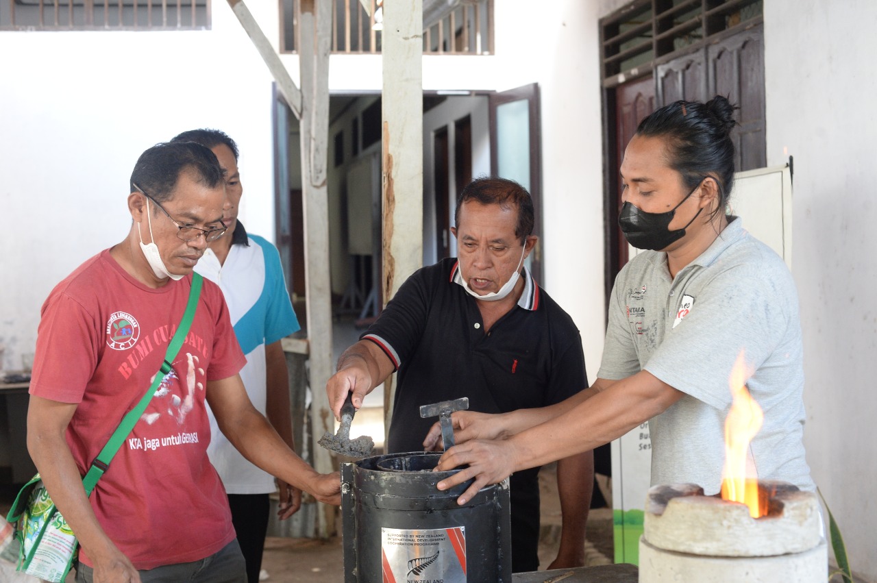 Disebut Bisa Atasi Masalah Sampah, Kompor Tanpa Minyak Tanah Dikembangkan di Ende