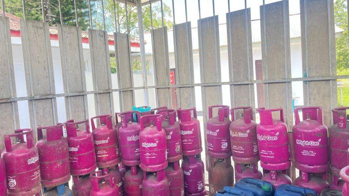 Penampungan-gas-LPG-12-kg-di-SPBU-Faobata.jpg