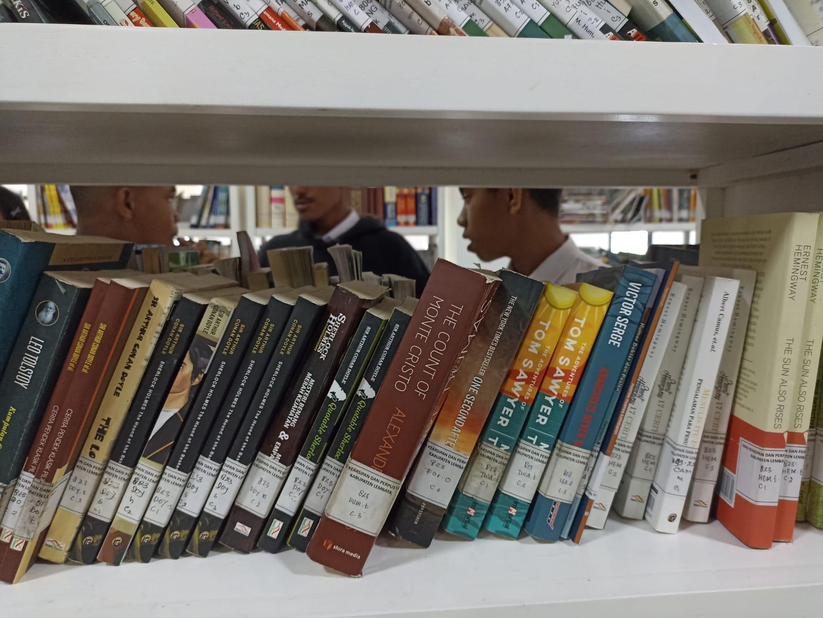 Perpustakaan Gorys Keraf Lembata Lakukan Pelayanan Program Go To School