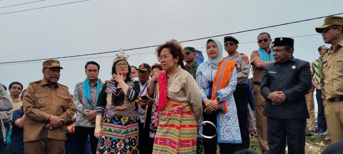 Prof-Stella-Cristie-dan-Rombongan-bersama-Pemda-TTS.jpg