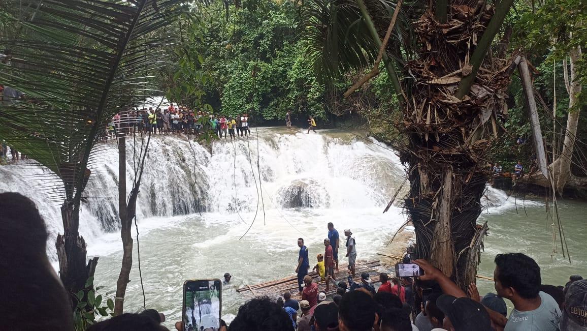 Proses-pencarian-korban-tenggelam-di-Sungai-Tiwu-Pai-Kecamatan-Reok-Barat.jpg