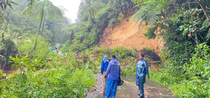 Ruas-jalan-provinsi-Ruteng-Iteng-tepatnya-di-jembatan-Waemantar-2-tertutup-longsor.jpg