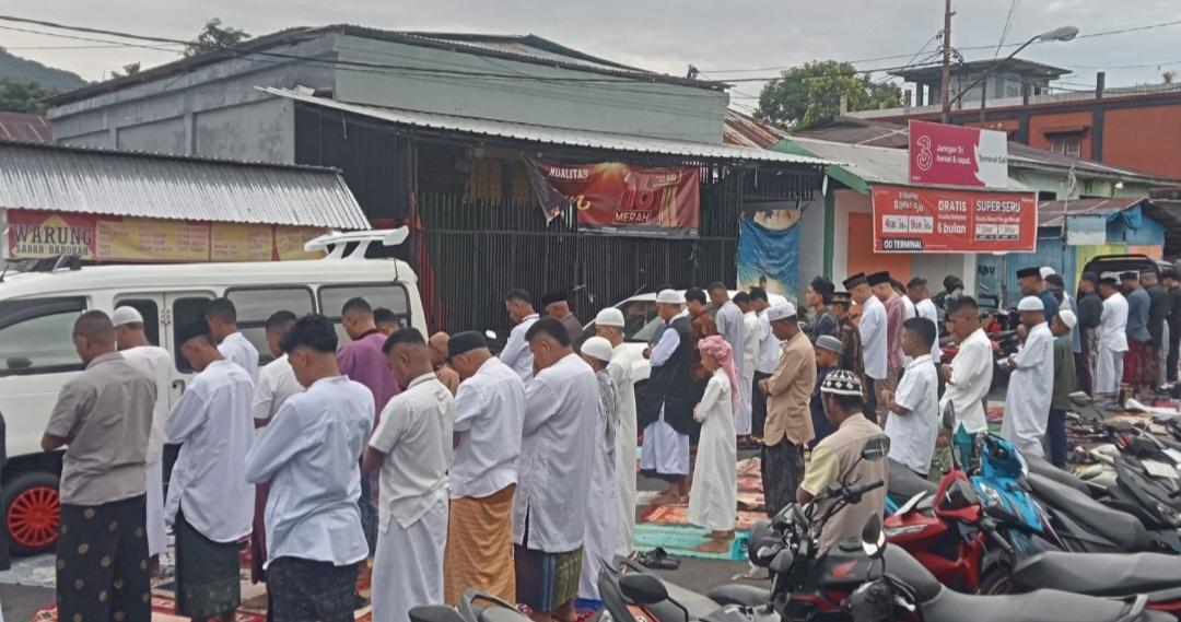 SHOLAT-DI-LARANTUKA.jpg