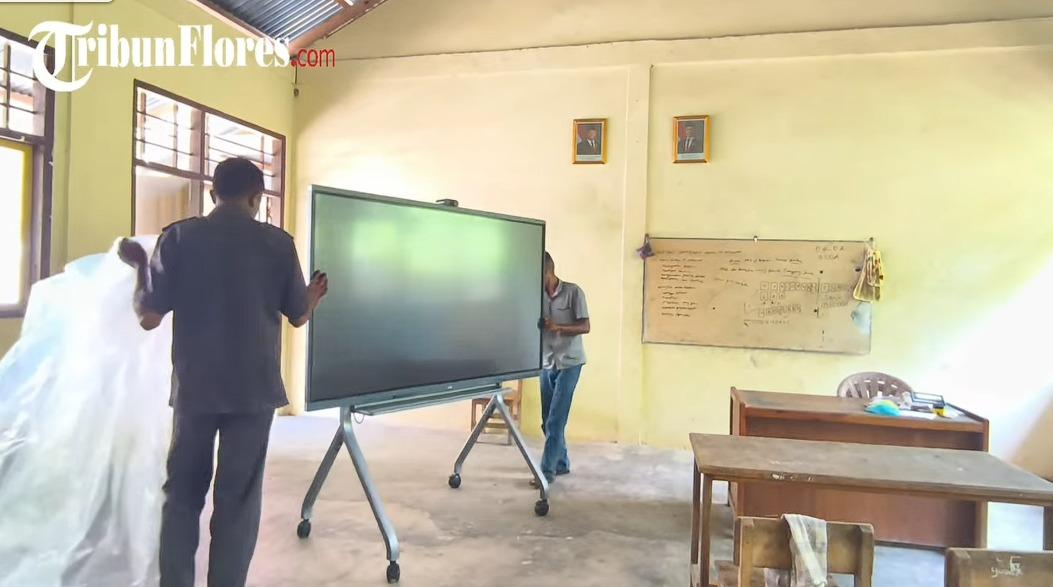 Bantuan Smart TV Tiba, Kepala SDN Todang Sikka NTT Ungkap Sekolah Belum Dialiri Listrik PLN