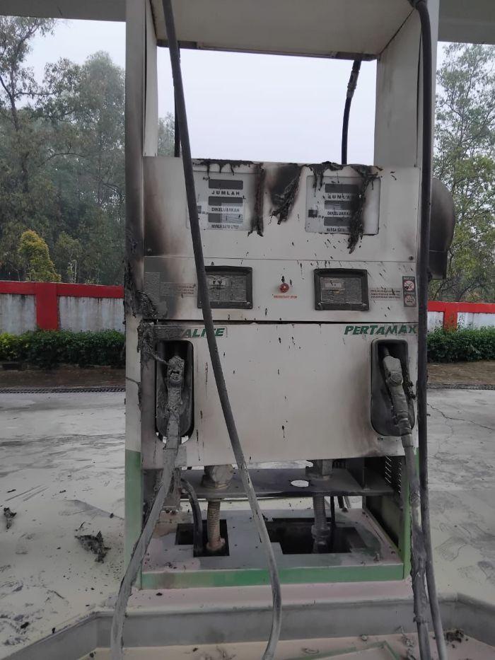 Disambar Petir, Pelayanan BBM di SPBU Langkas Ruteng Manggarai Sementara Dihentikan