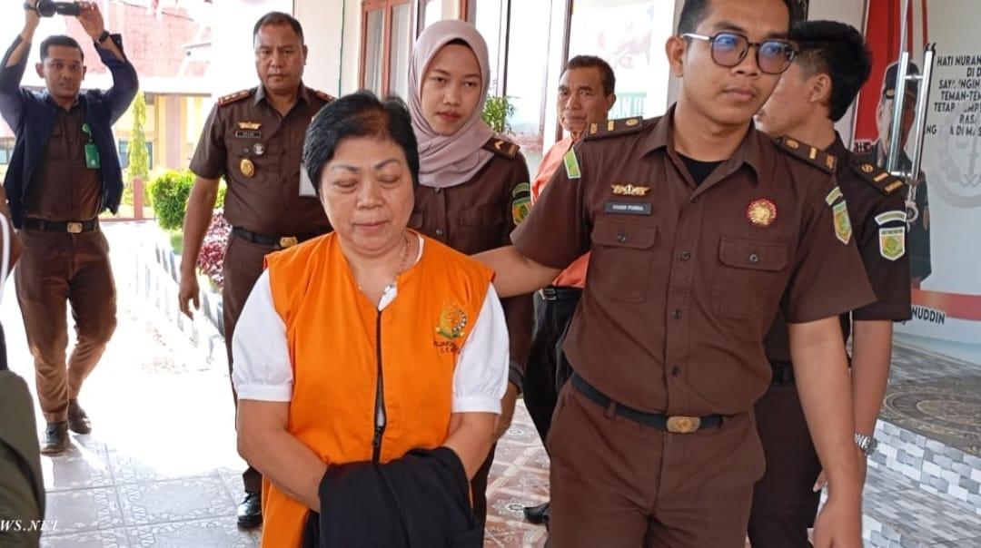 TAHAN-Kejaksaan-Negeri-Lembata-menahan-Direktur-CV-Lembata-Jaya.jpg