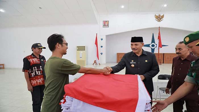 TERIMA-BENDERA-Bendera-Merah-Putih-sepanjang-340-meter.jpg