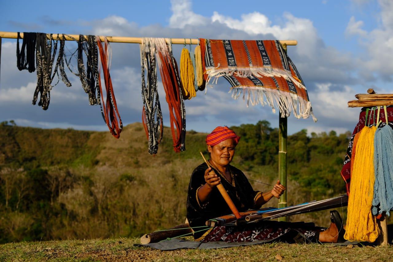 Tenun-Ikat-Khas-Nagekeo.jpg