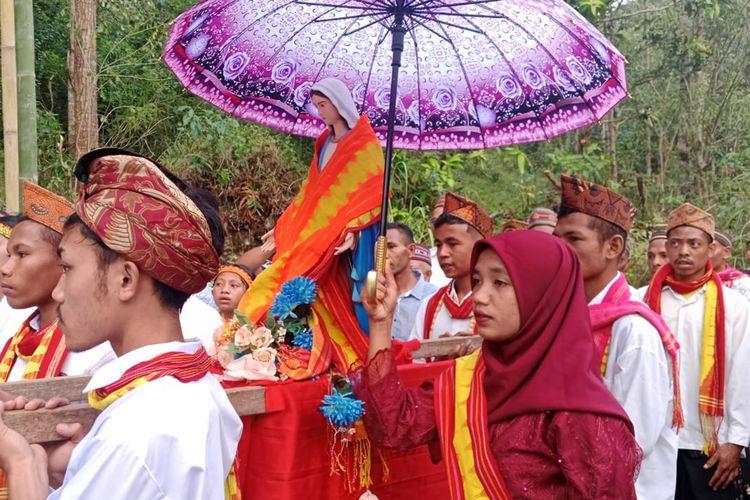 UMAT-ISLAM-IKUT-PERARAKAN-Event-perarakan-Arca-Bunda-Maria-di-Ende.jpg