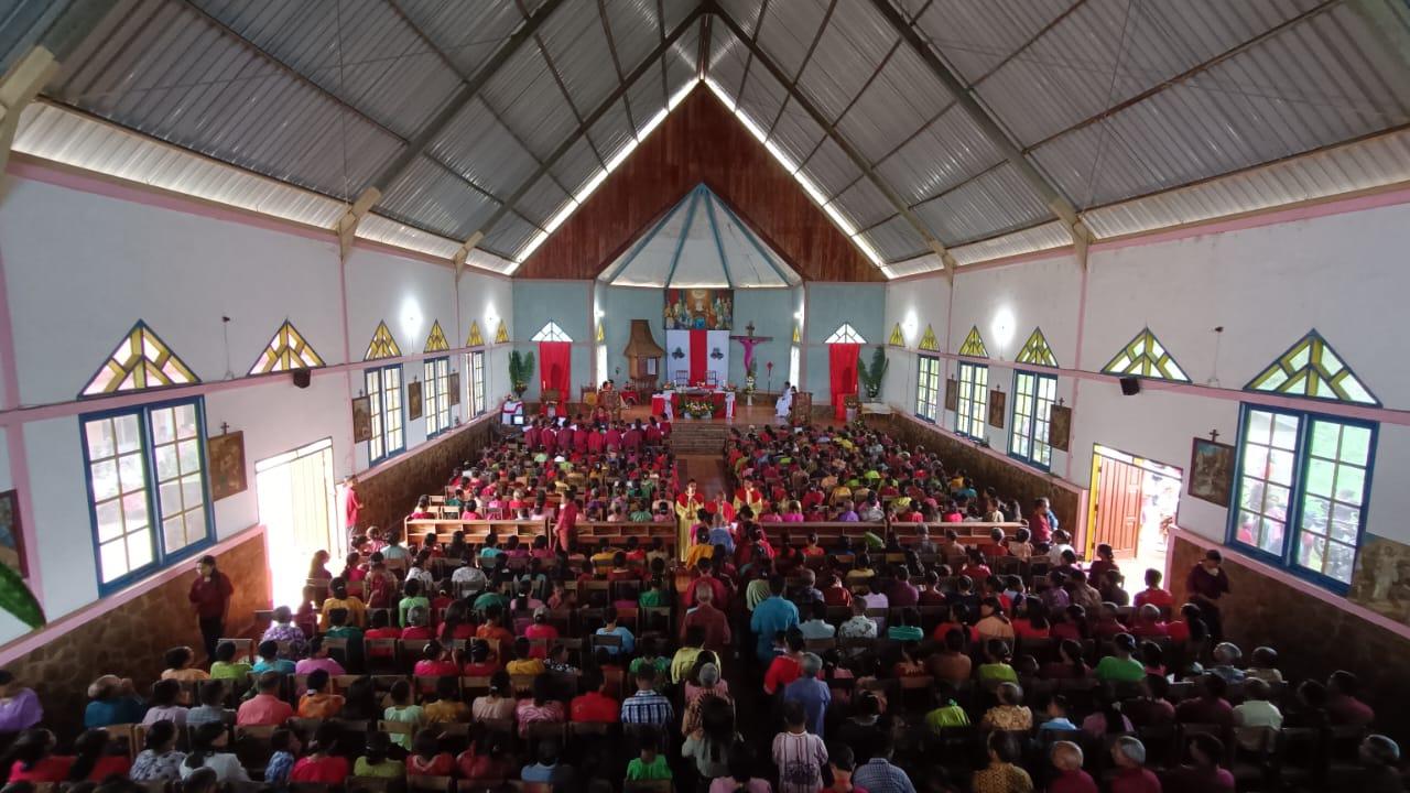UMAT-MISA-Gereja-Detukeli-Ende.jpg
