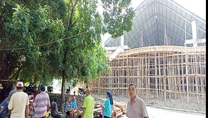 Umat Gotong-royong Bangun Gereja Paroki St Gregorius Borong di Manggarai Timur