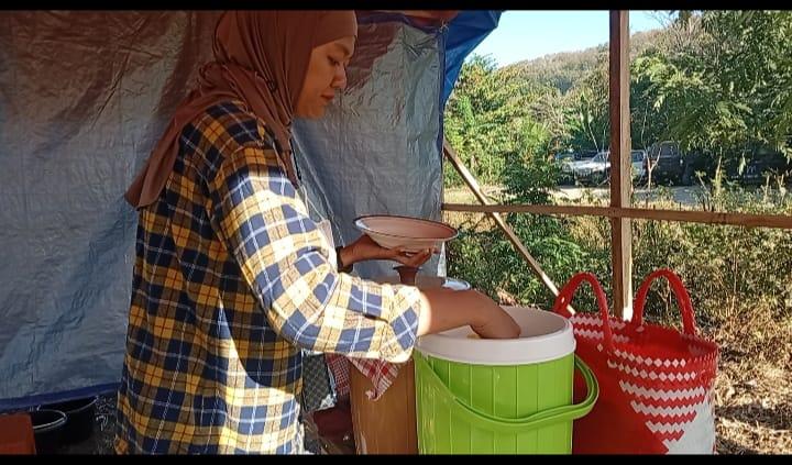 WARUNG-Warung-Makan-Mama-Wiwi-di-Jalan-Trans-Flores-Labuan-Bajo-Manggarai-Barat-NTT.jpg