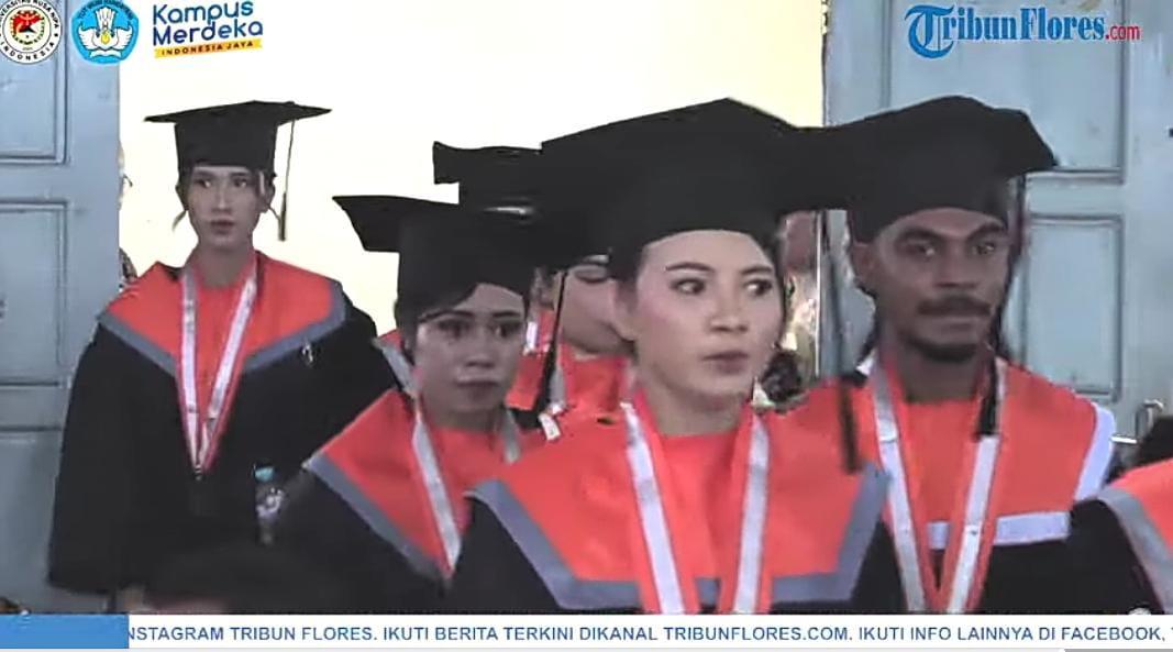 Wisuda-di-maumere.jpg