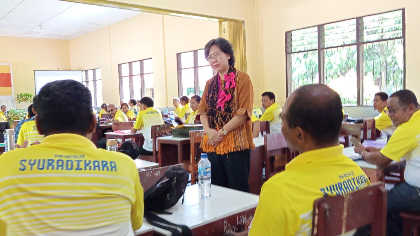 Guru Besar Unika Surabaya :  Rapor Pendidikan SMAK Syuradikara Ende Diatas Rata-Rata Nasional 