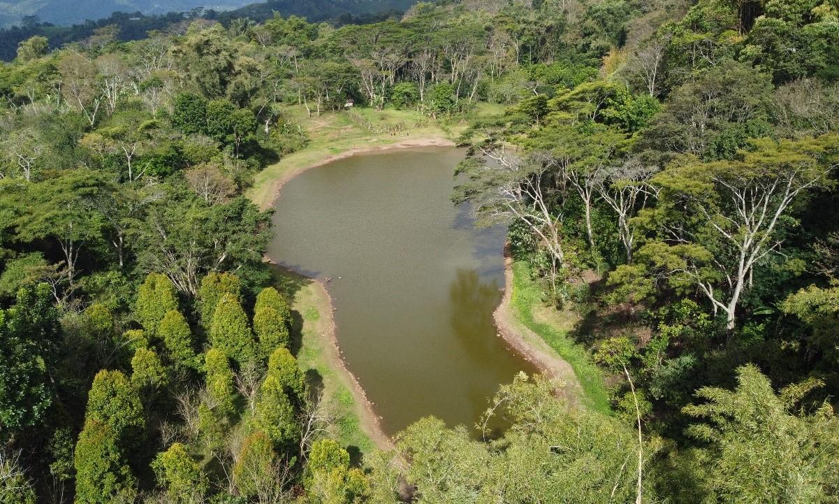 Danau Mbeang Ledas, Tempat Wisata Alam Tersembunyi di Kota Ruteng ...