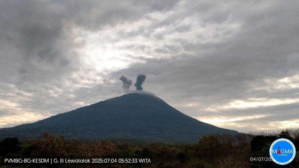erupsi-4-juli-lewotolok.jpg