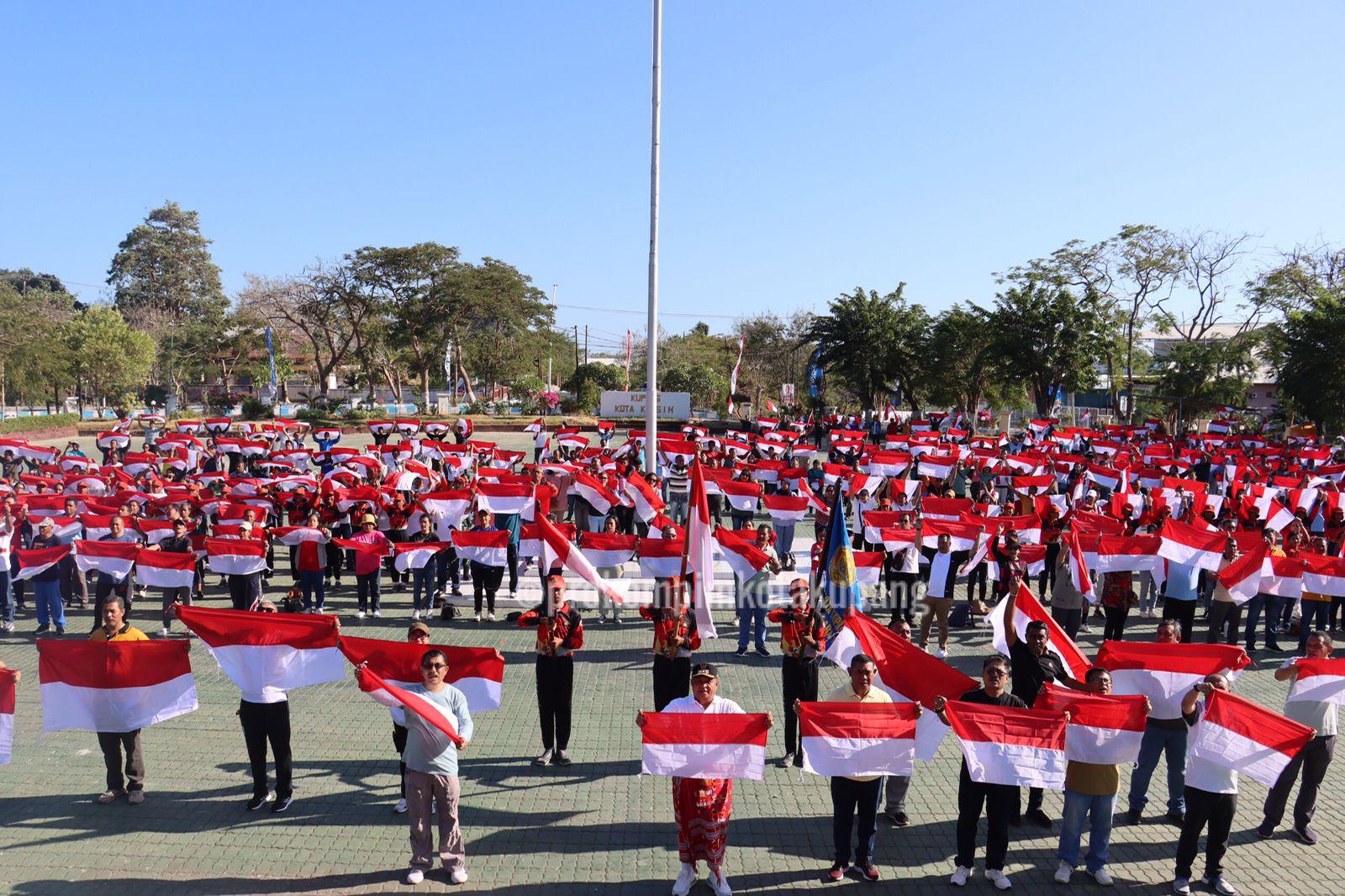 Pemkot Kupang Bagikan 2500 Bendera Merah Putih untuk Semarakkan HUT Ke-79 Kemerdekaan RI