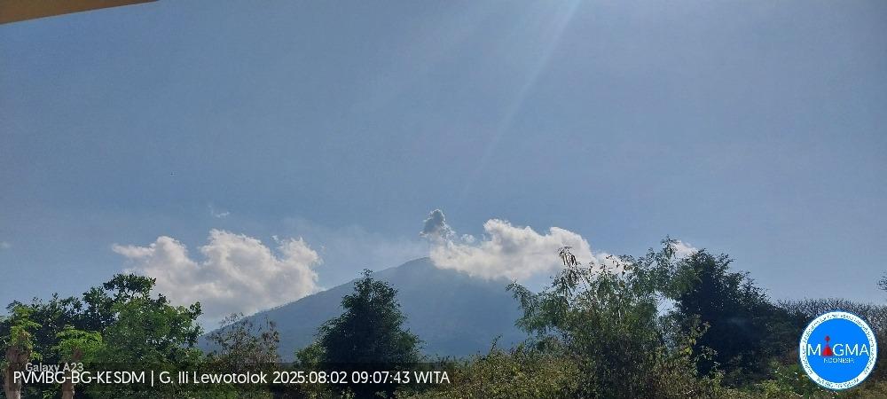 lewotolok-erupsi-sabtu-pagi.jpg