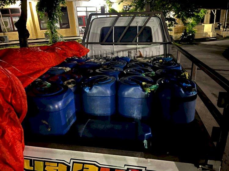 mobil-pikap-yang-mengakut-bbm-diamankan-polisi-di-Desa-Mbomba-Kecamatan-Ende-Utara.jpg