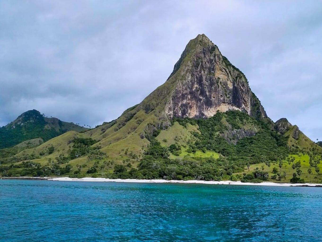pulau-mules-manggarai-ntt-flores.jpg