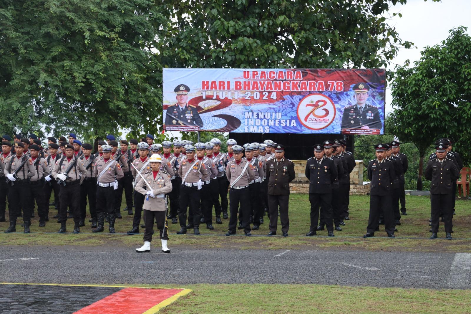 upacara-hut-78-bhayangkara-di-ende.jpg