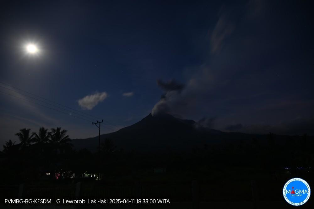 Gunung Lewotobi Laki-laki Erupsi Jumat Sore, Tinggi Kolom Abu 800 Meter