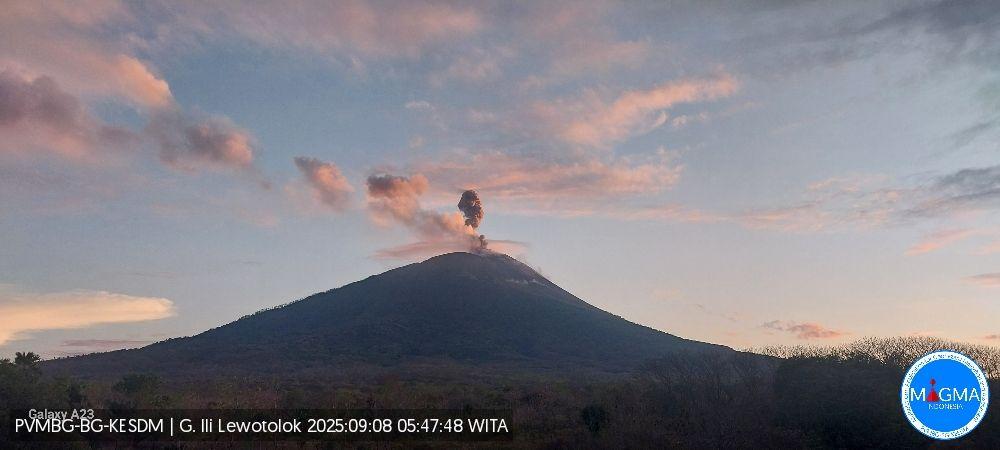 visual-letusan-lewotolok-8-September-2025.jpg