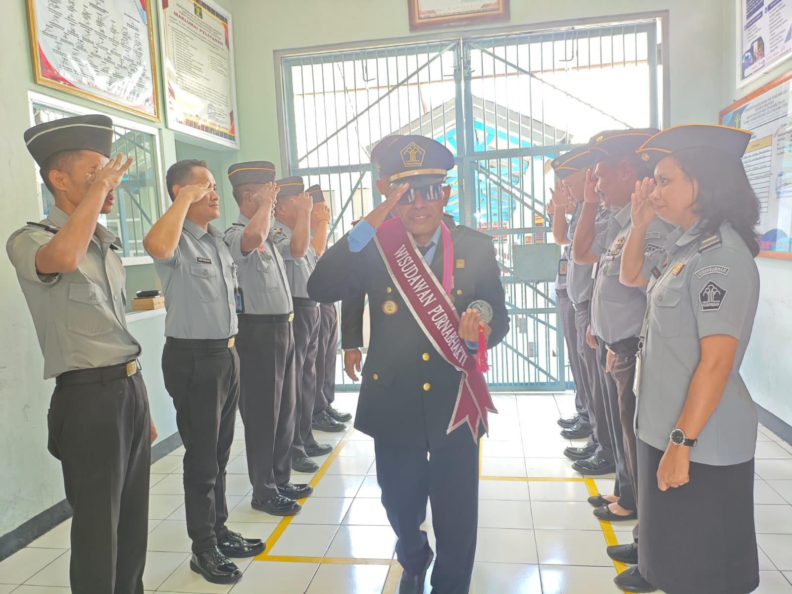 wisuda-purnabkti-larantuka.jpg