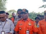 BERI-KETERANGAN-Kepala-Basarnas-Kupang-Mexi-Bekabel-saat-memberikan-keterangan.jpg