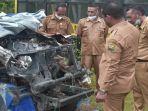 Bupati-Manggarai-saat-mengecek-salah-satu-mobil-rusak.jpg