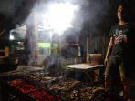 Dua-Kerabat-Kompak-Jual-ikan-Bakar-di-Kota-Maumere.jpg