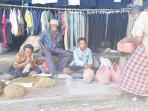 JUAL-TEMBAKAU-Thomas-Saru-70-dan-Ambrosius-40-berdagang-tembakau.jpg