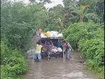 Jalan-Rusak-Pantura-Ende.jpg