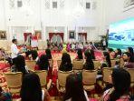 Jokowi-saat-menerima-para-finalis-ajang-Puteri-Indonesia-tahun-2023.jpg