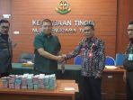 KEMBALIKAN-UANG-DPRD-Kota-Kupang-mengembalikan-kelebihan-tunjangan.jpg