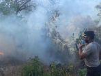 Kapolres-Flotim-AKBP-I-Gusti-Putu-Suka-Arsa-saat-berada-di-lokasi-kebakaran-Gunung-Ile-Mandiri.jpg