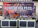 Konferensi-pers-Kapolres-Timor-Tengah-Utara-didampingi-Kapolsek-Miomaffo-Timur.jpg