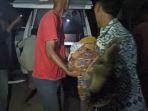 Kristian-Tedi-Miger-15-Korban-lakalantas-saat-dievakuasi-keluarga-menuju-rumah-duka.jpg