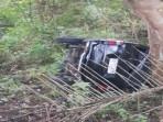 MASUK-JURANG-Sebuah-mobil-kijang-Toyota-LX-yang-dikendarai-RD-Florianus-Ifan-Deny.jpg